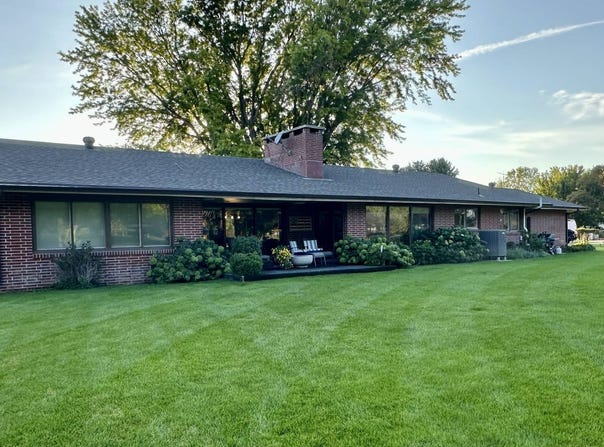 2020 Spalding Dr, Holdrege, NE 68949