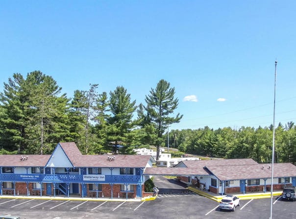 6100 M-68, Indian River, MI 49749