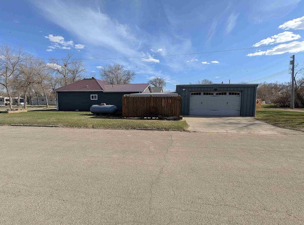 309 Central Ave, Mohall, ND 58761