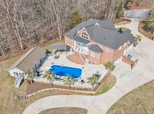 109 Brandon Dr, Hodges, SC 29653