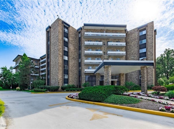 2202 Acacia Park Drive unit: 2710, Lyndhurst, OH 44124