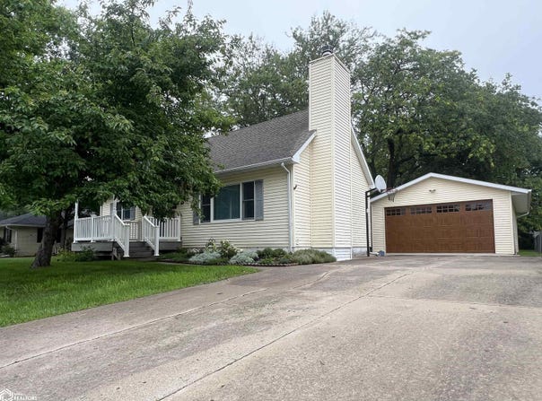 403 E Pierce Avenue, Fairfield, IA 52556