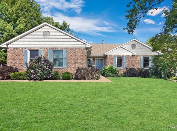 8 Grayson Ridge Drive, Washington, MO 63090