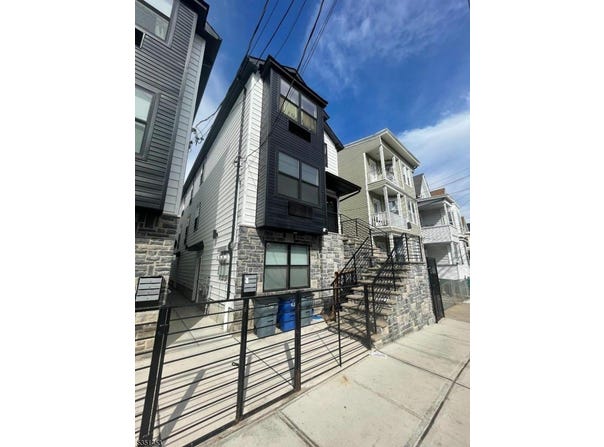 756 E 18Th St, Paterson City, NJ 07501-2304