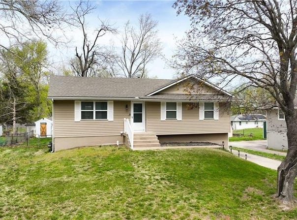 406 Allen Street, Buckner, MO 64016