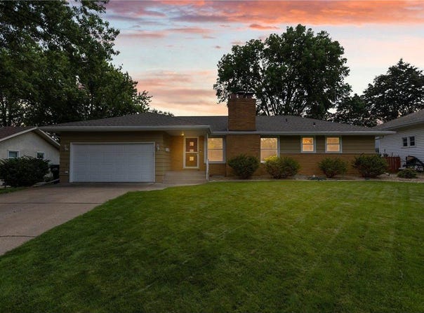6925 38th Avenue N, Crystal, MN 55427