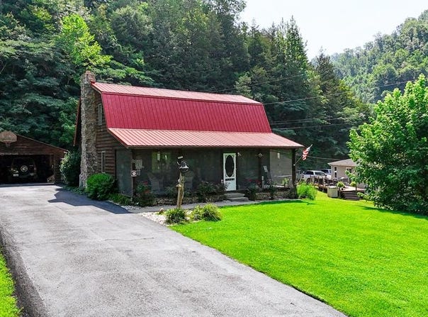 88 Adkins Lane, Pikeville, KY 41501