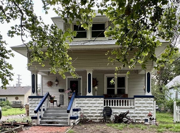 218 N 7th St, Sterling, KS 67579