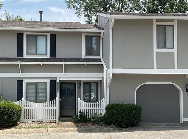 8861 Carriage Drive, Lenexa, KS 66215