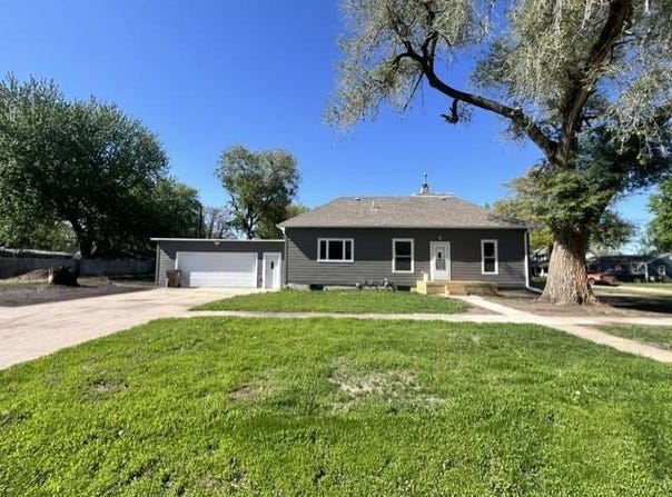 803 11th Street, Aurora, NE 68818