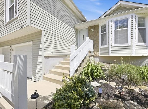 1407 W Prairie Terrace, Olathe, KS 66061