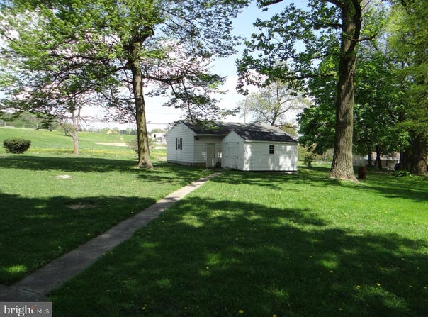 492 N OCTORARA TRAIL, PARKESBURG, PA 19365