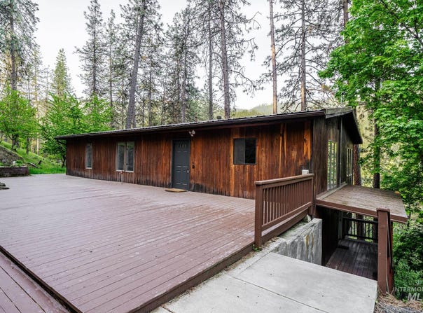 905 Dewey Avenue, Orofino, ID 83544
