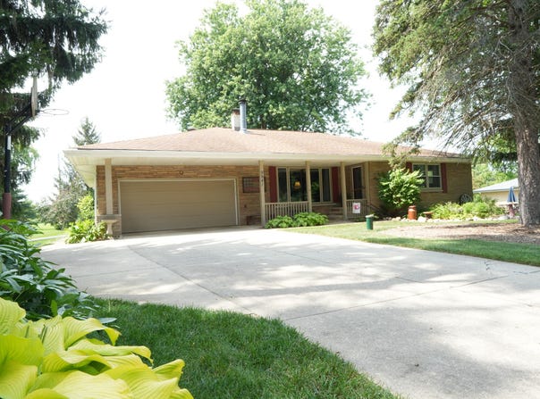 9941 S Mcgraw Dr, Oak Creek, WI 53154