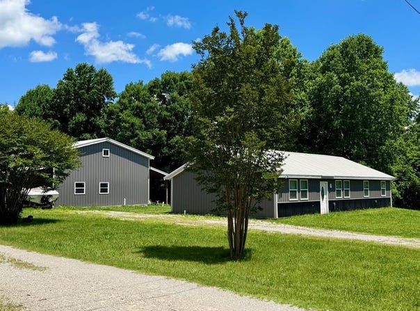1025 Center Ln, Byrdstown, TN 38549