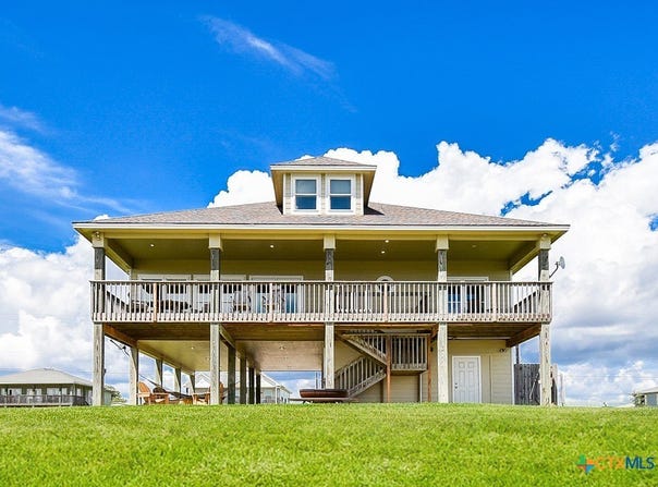 1588 W Bayshore Drive, Palacios, TX 77465