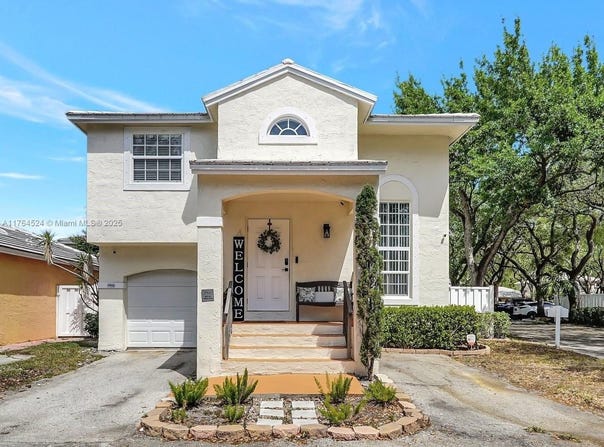9900 NW 2nd Ct, Plantation, FL 33324
