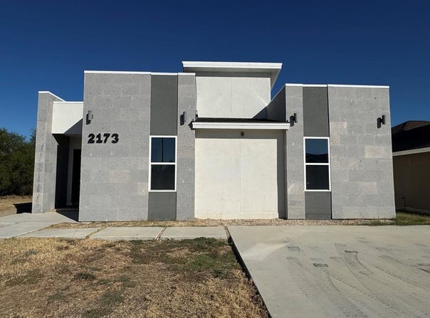 2173 Fox Borough Dr, Eagle Pass, TX 78852