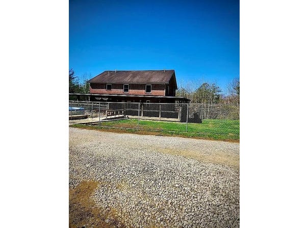 67 Pine Mountain Rd., Campton, KY 41301
