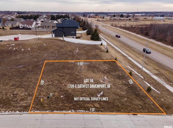 1705 E 59TH Court, Davenport, IA 52807