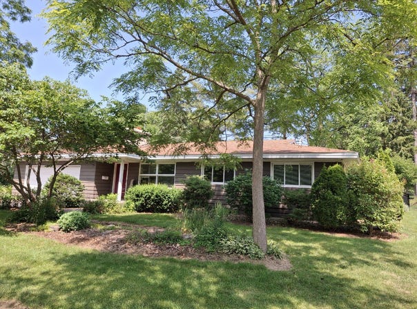 121 N PARKSIDE Avenue, Glen Ellyn, IL 60137