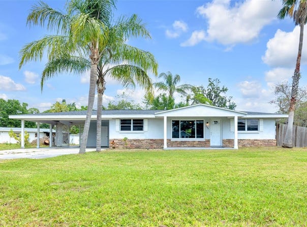 233 W COLLEGE AVENUE, RUSKIN, FL 33570