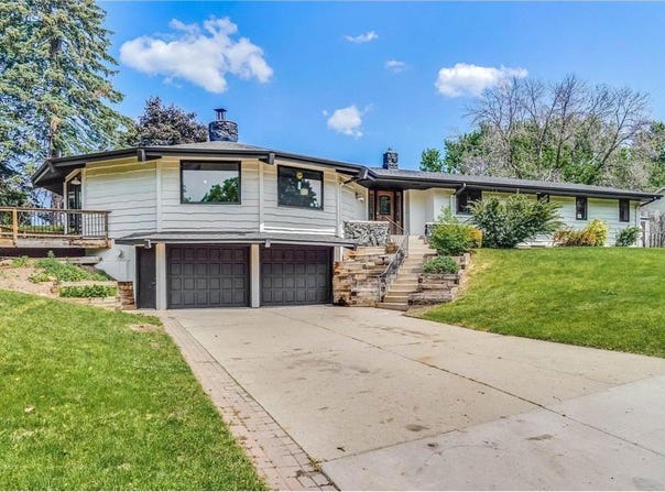 1000 Winston Circle, Mendota Heights, MN 55118