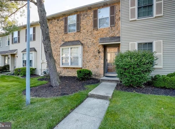 313 FOUNTAINHALL CT, MOUNT LAUREL, NJ 08054