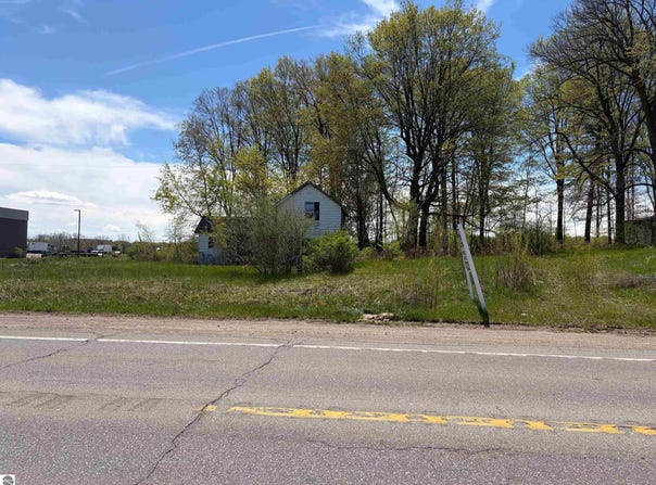 1740 & 1732 E Remus Road, Mt Pleasant, MI 48858