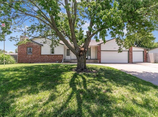 533 E Berry Ave, Rose Hill, KS 67133