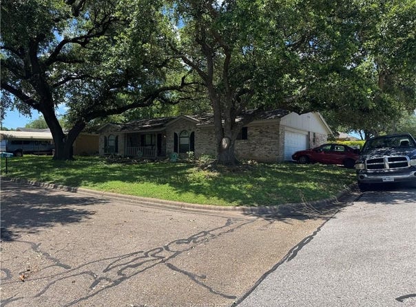 2000 Kirk, Brenham, TX 77833