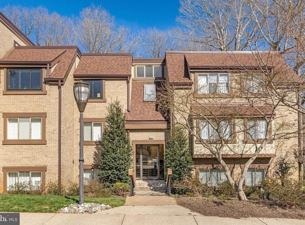 1665 PARKCREST CIR #301, RESTON, VA 20190