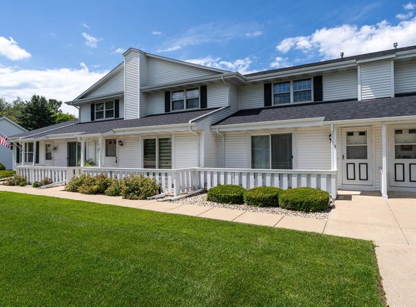 628 Westbury Ln, Delavan, WI 53115