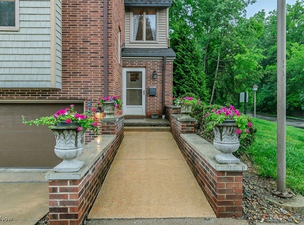 6965 W Fitzwater Road, Brecksville, OH 44141