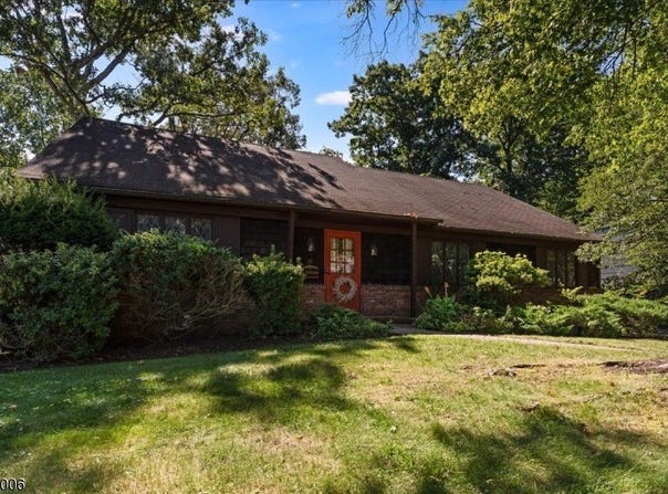 18 Tree Top Dr, Springfield Twp., NJ 07081-3729