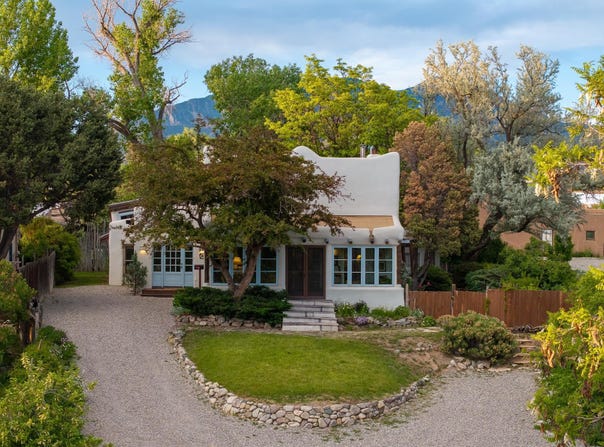115 Quesnel, Taos, NM 87571