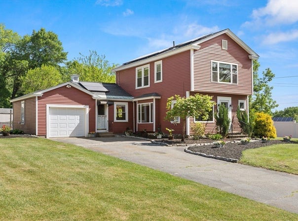 3 Scotland Heights Rd, Haverhill, MA 01832