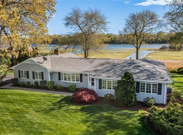 33 Meadowbrook Drive, Barrington, RI 02806