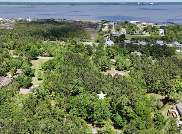 321 Julia Street, Bay Saint Louis, MS 39520