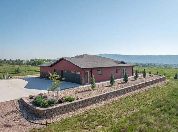 215 Meadowlark Drive, Hot Springs, SD 57747