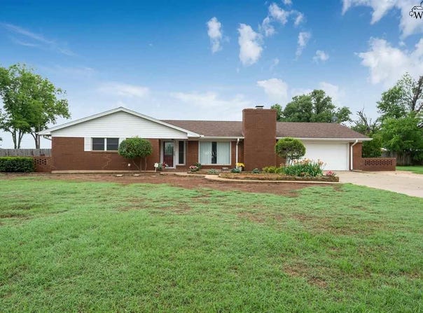 1031 PAWHUSKA LANE, Burkburnett, TX 76354