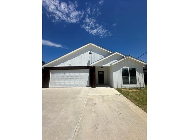 232 W Norway Street, Walnut Springs, TX 76690