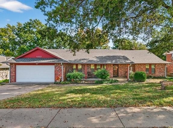 1222 Lariat Drive, Bartlesville, OK 74006