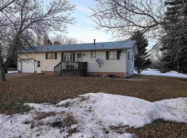 301 6th St, Mohall, ND 58761