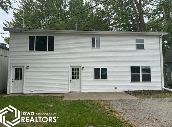704 E Stewart Street, Centerville, IA 52544