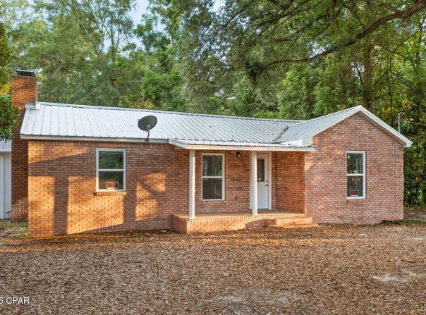 1001 White Avenue, Graceville, FL 32440