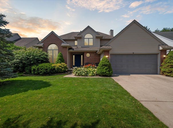 2388 Chestnut Crescent, Saline, MI 48176