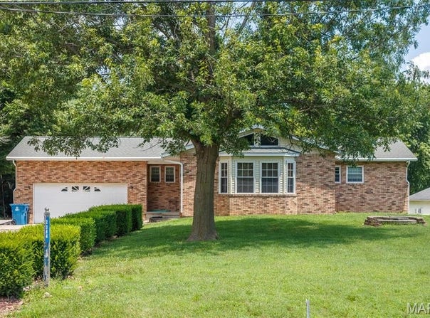 2364 Marine Road, Highland, IL 62249