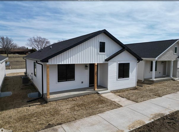 1005 Willow Drive, Manning, IA 51455