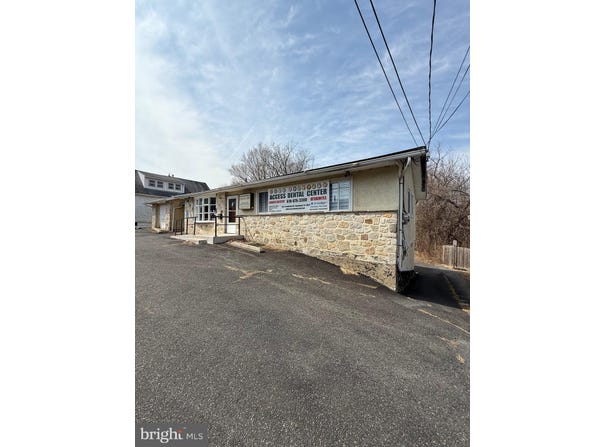 130 E BROOKHAVEN ROAD, BROOKHAVEN, PA 19015